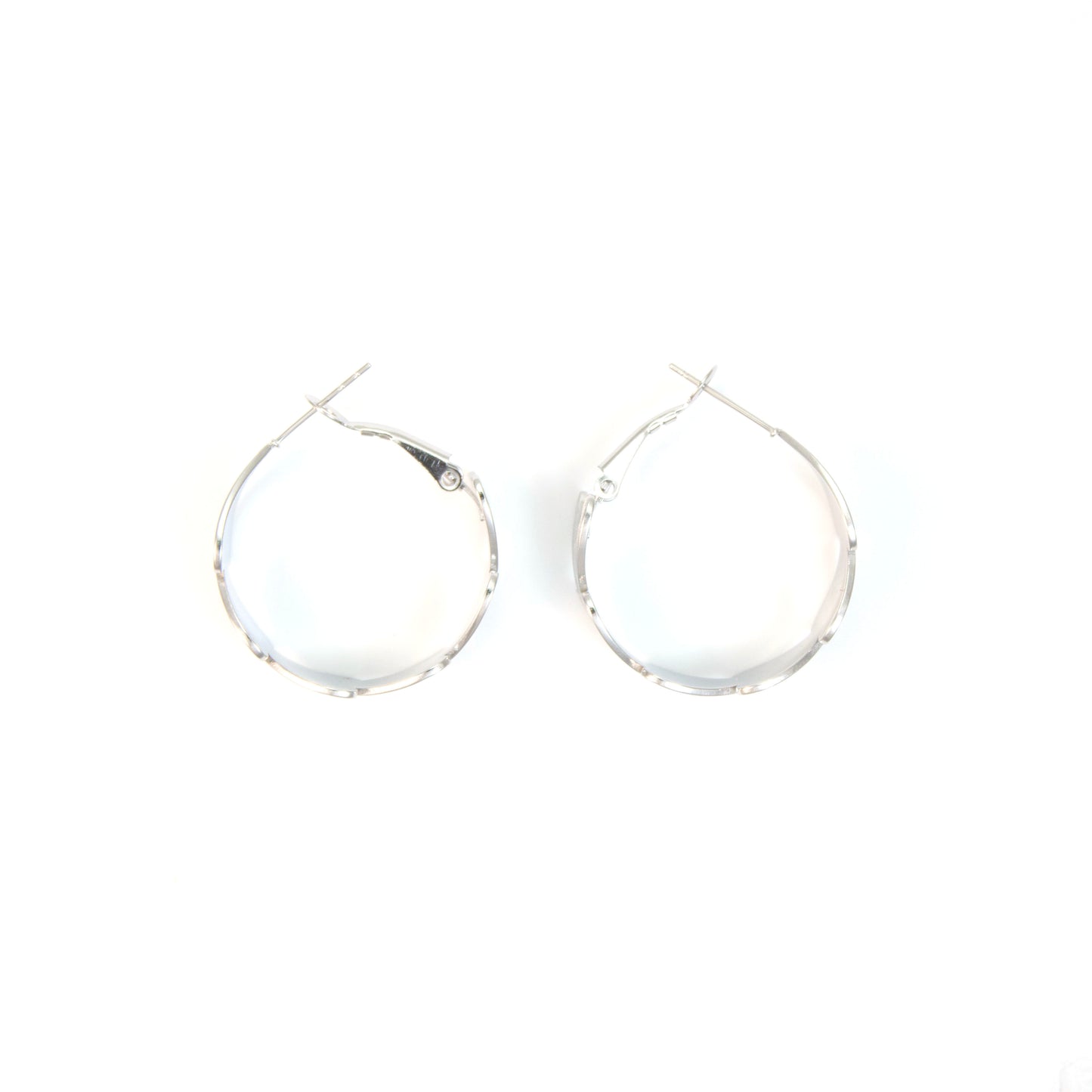 Textured wide heart hoops