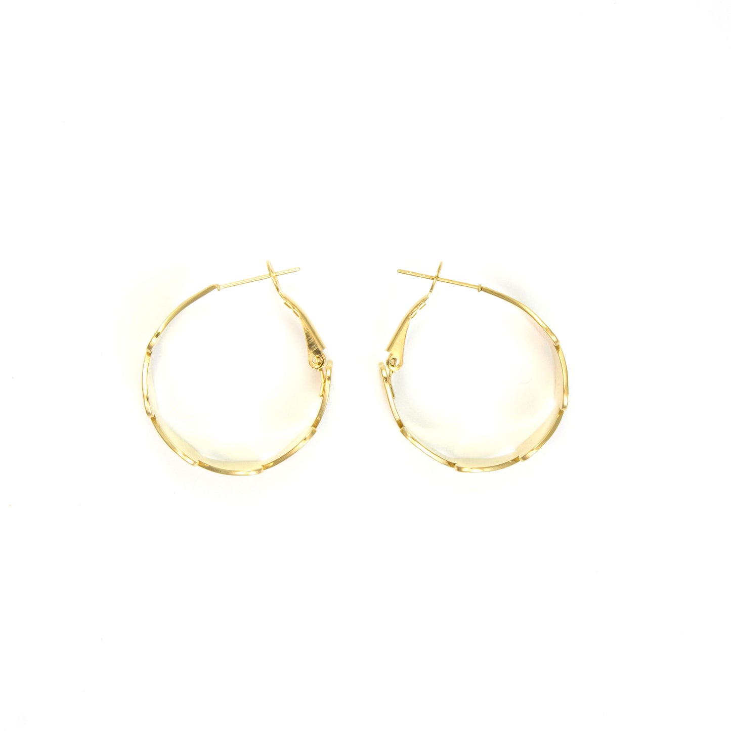 Textured wide heart hoops
