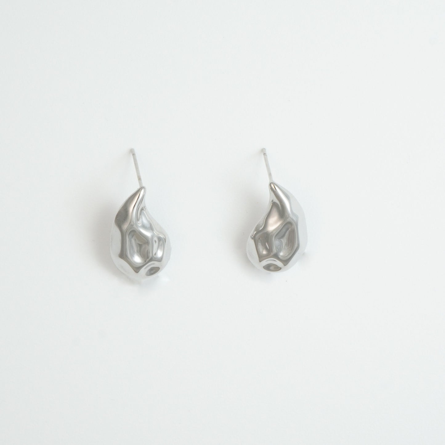 Drop earrings with pattern