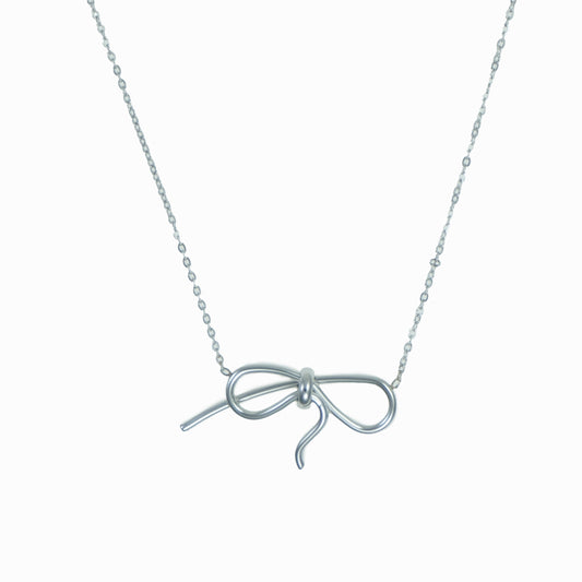 Elegant bow necklace