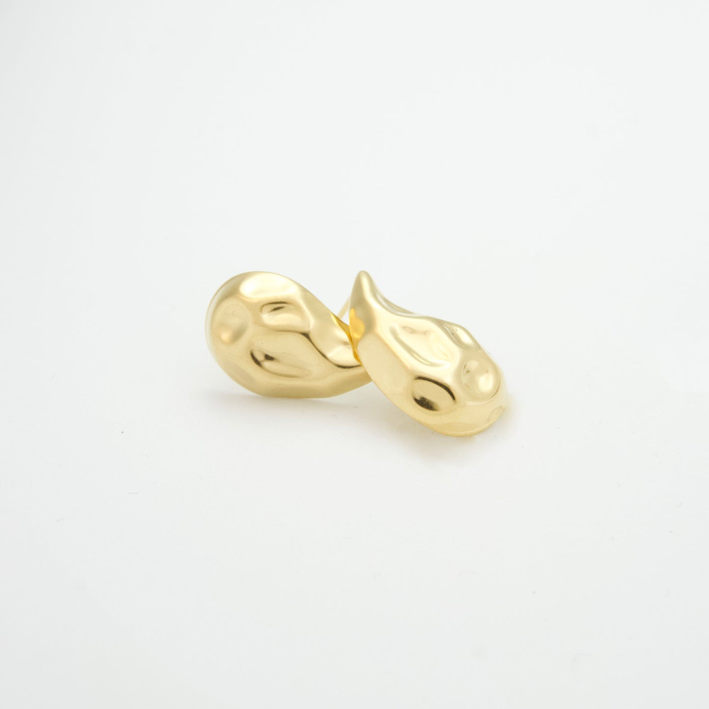 Drop earrings with pattern