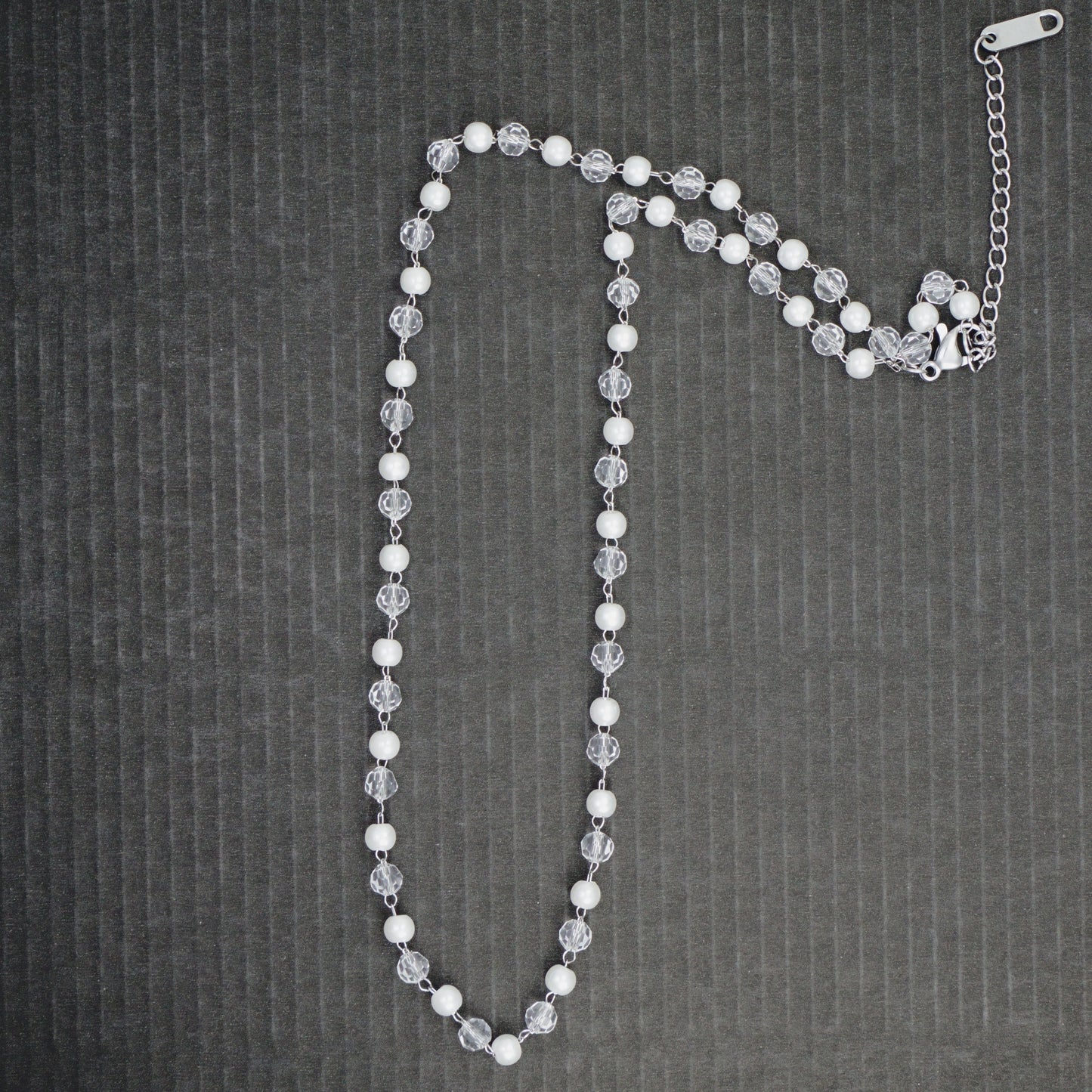 Alternating pearls and Crystals Necklace