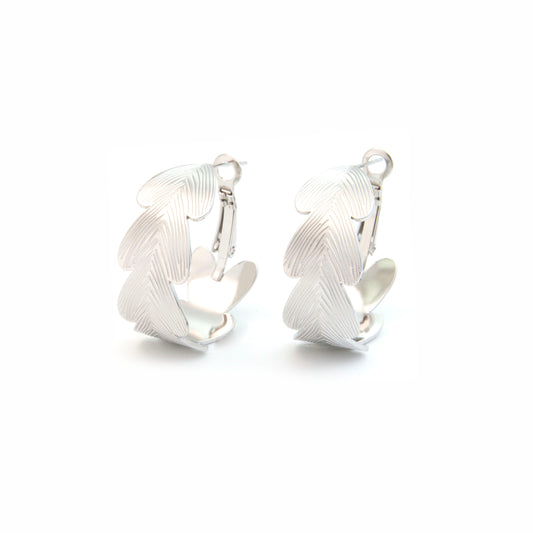 Textured wide heart hoops