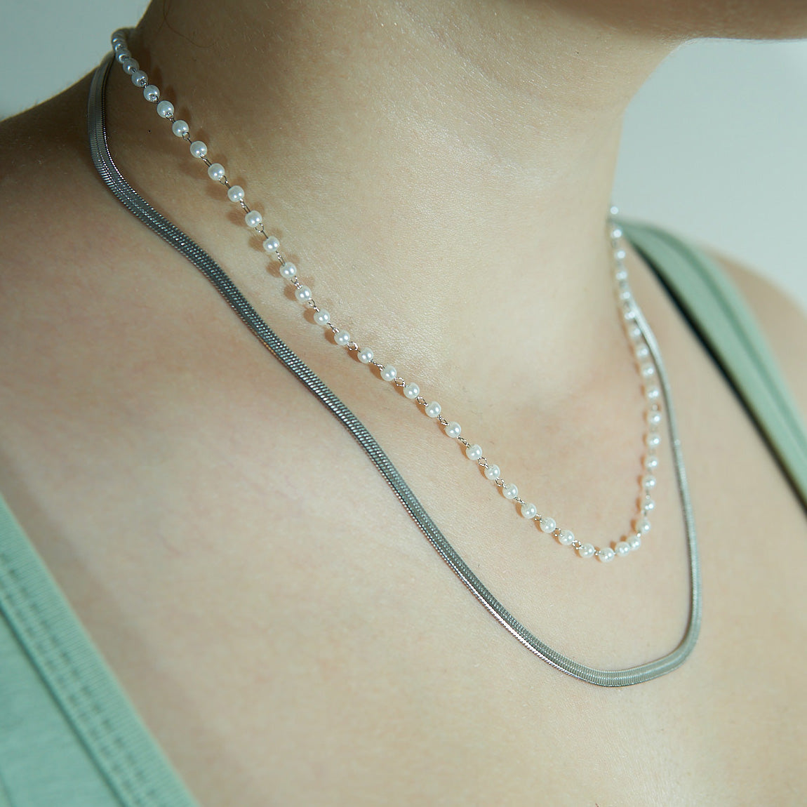 Snake chain with pearls