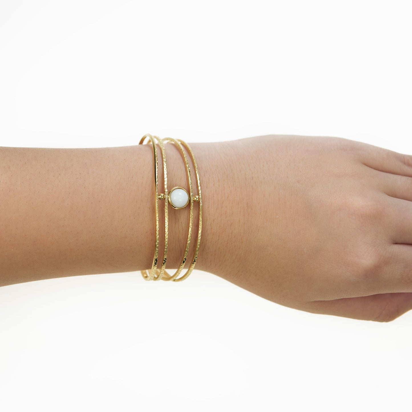 Cuff with a pearl