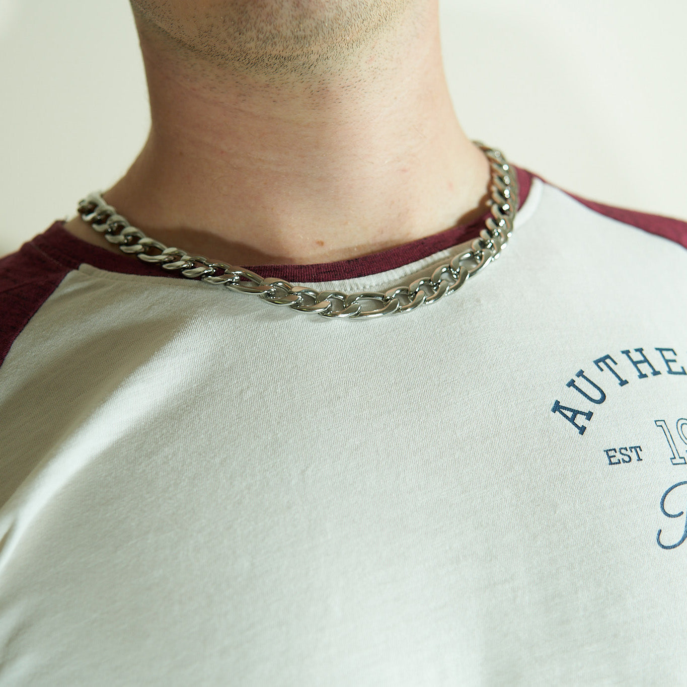 Large cuban chain with pattern