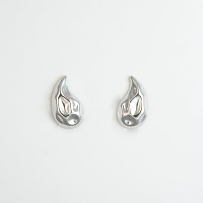 Drop earrings with pattern