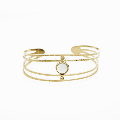 Cuff with a pearl