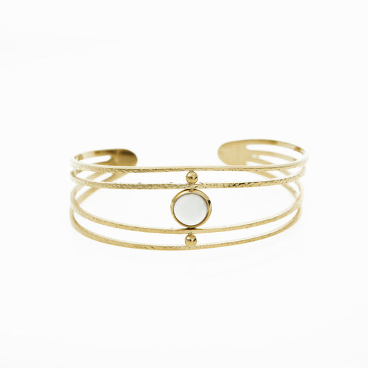 Cuff with a pearl