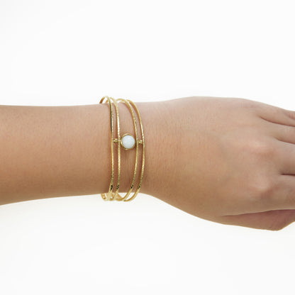 Cuff with a pearl