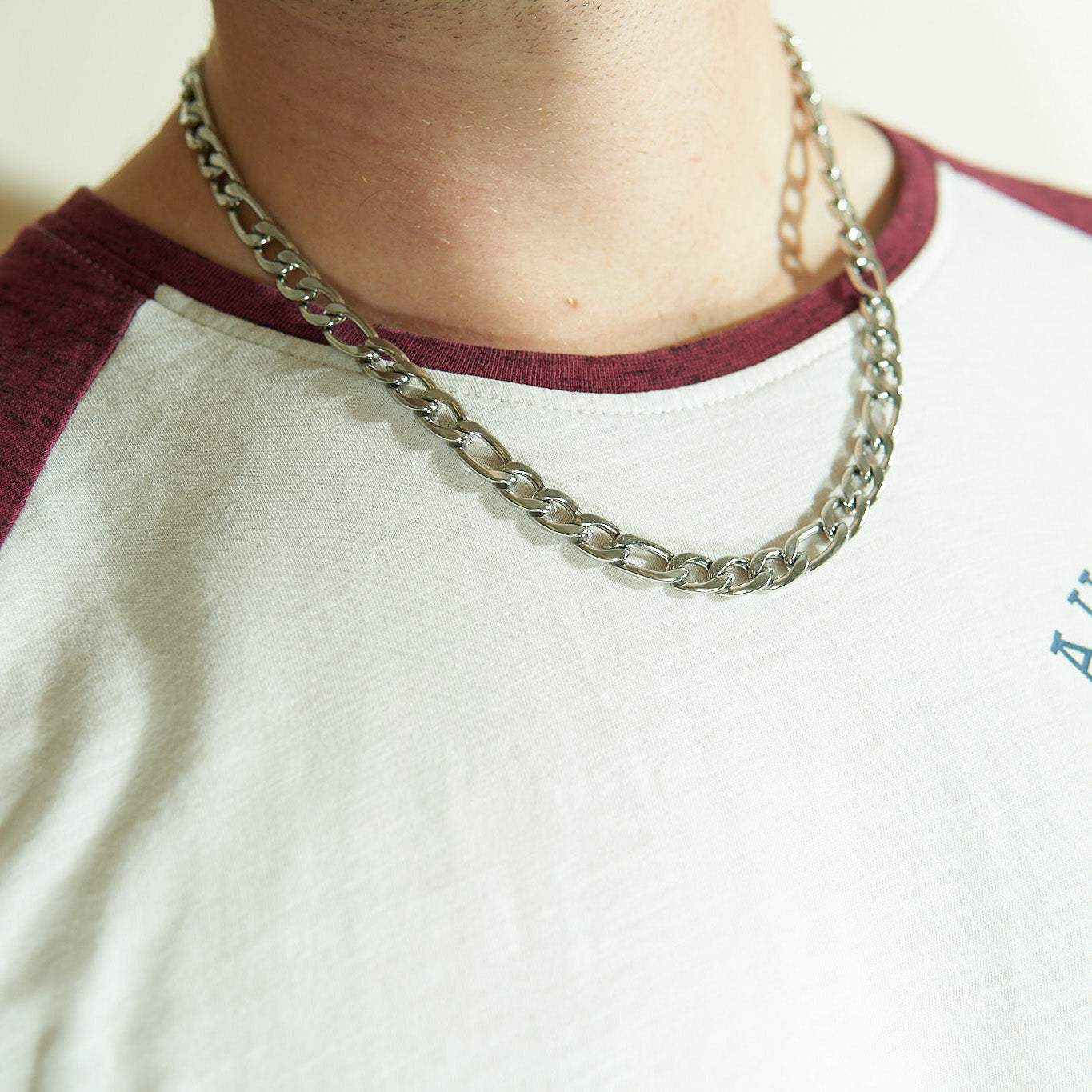 Medium cuban chain with pattern